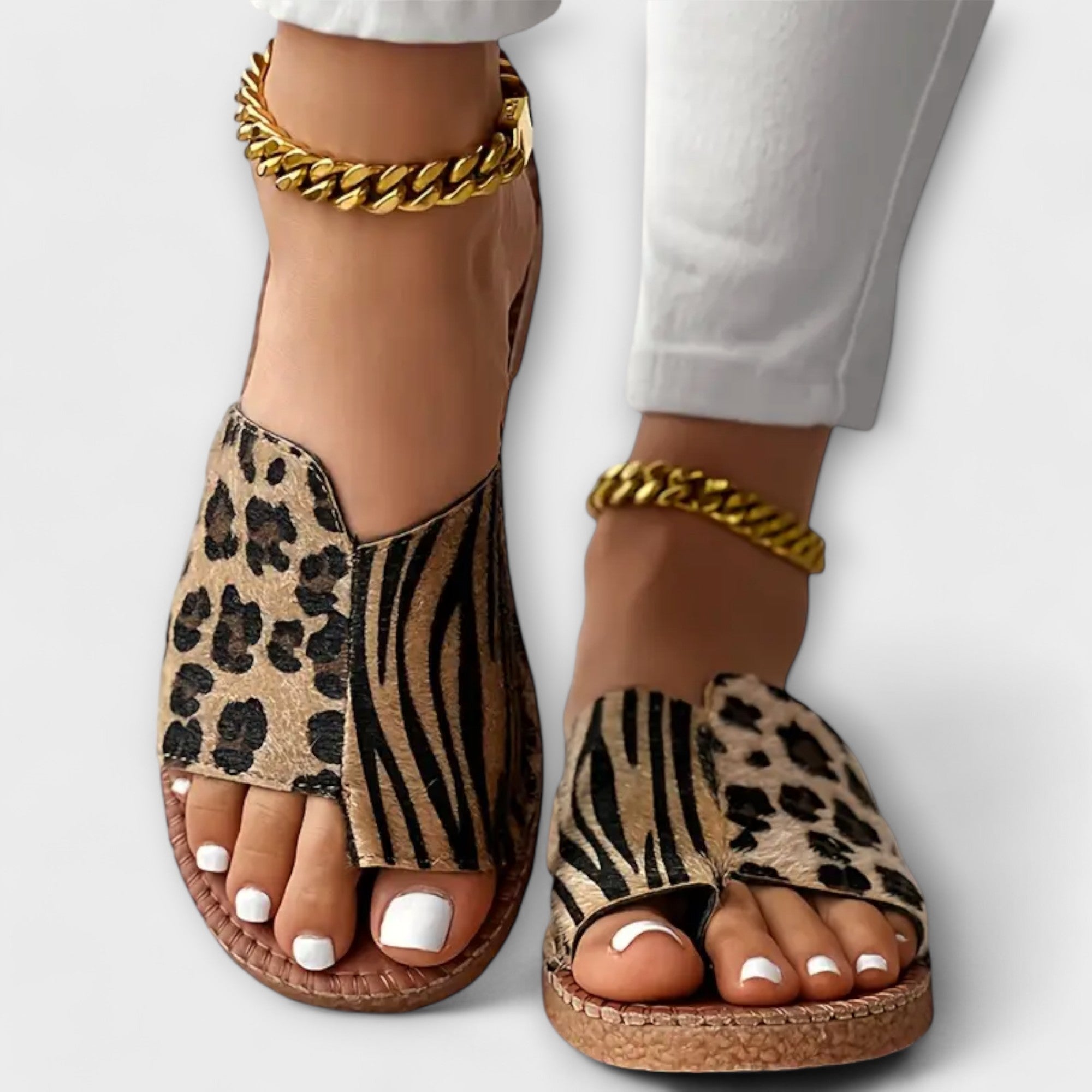 Eleganti pantofole bicolor con stampa leopardata